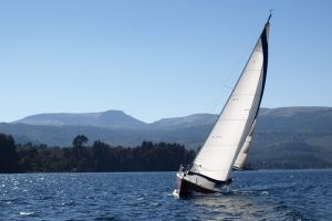 Navegar por los lagos de Villa Pehuenia